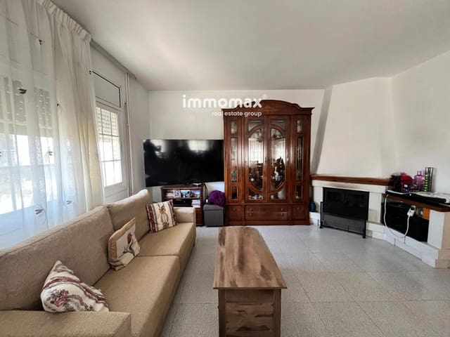 4 slaapkamer Villa te koop in Vilanova i la Geltrú met garage - € 350.000 (Ref: 9716755)