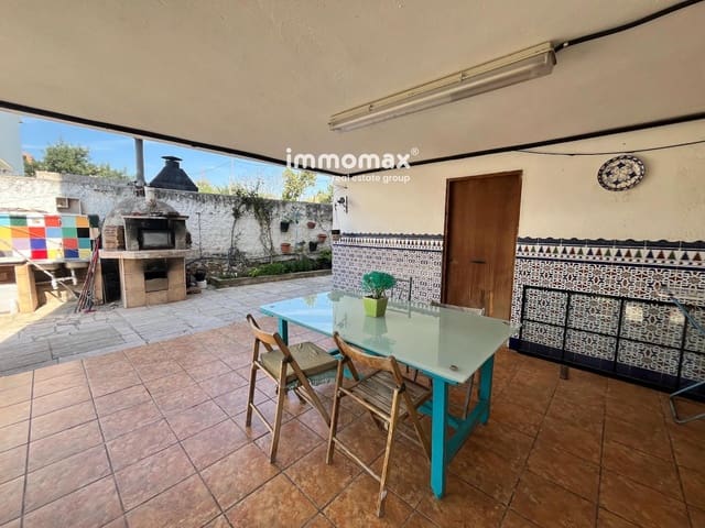 4 slaapkamer Villa te koop in Vilanova i la Geltrú met garage - € 350.000 (Ref: 9716755)