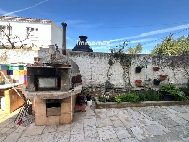 4 slaapkamer Villa te koop in Vilanova i la Geltrú met garage - € 350.000 (Ref: 9716755)