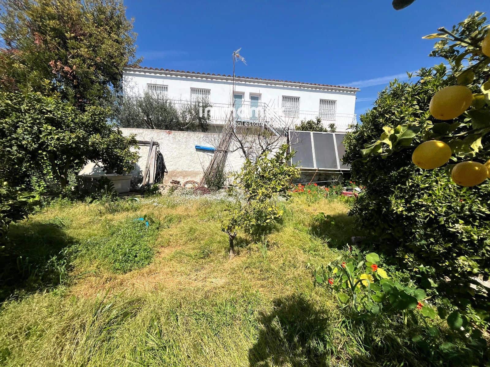 4 makuuhuone Huvila myytävänä paikassa Vilanova i la Geltru mukana 
autotalli - 350 000 € (Ref: 9716755)