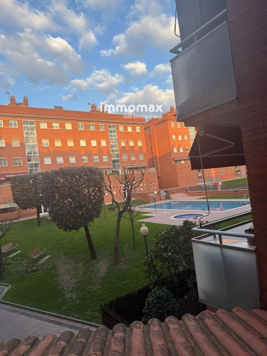 3 slaapkamer Flat te koop in Ripollet met zwembad garage - € 352.000 (Ref: 9720582)