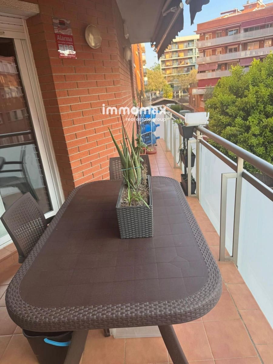 3 slaapkamer Flat te koop in Ripollet met zwembad garage - € 352.000 (Ref: 9720582)