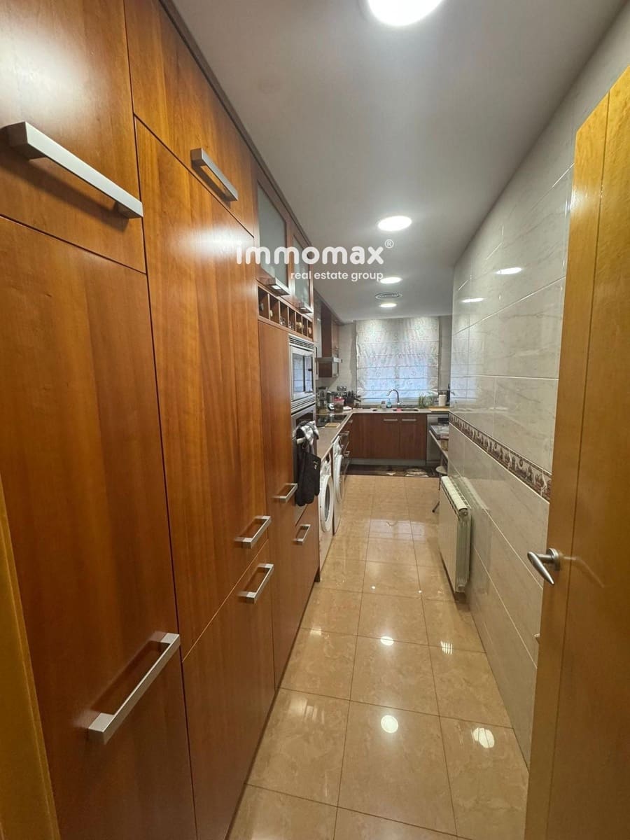 3 slaapkamer Flat te koop in Ripollet met zwembad garage - € 352.000 (Ref: 9720582)