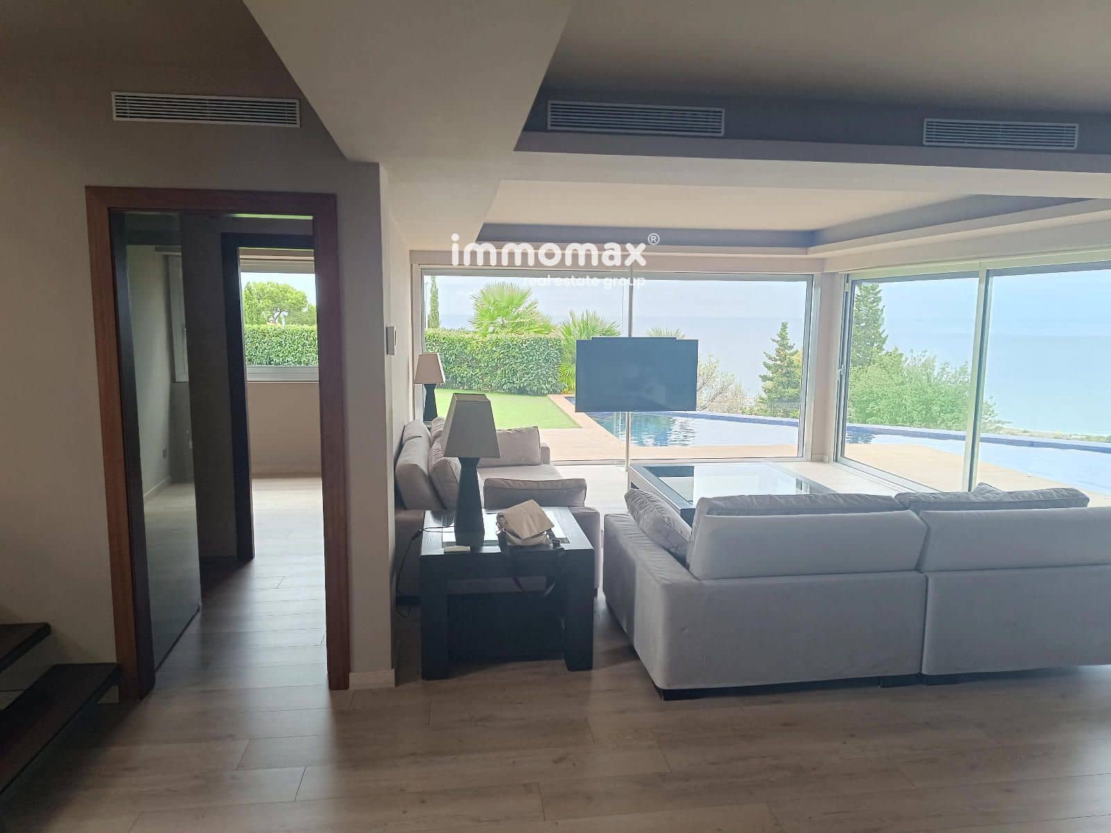 4 bedroom Villa for rent in Castelldefels with pool garage - € 12,000 (Ref: 9733406)