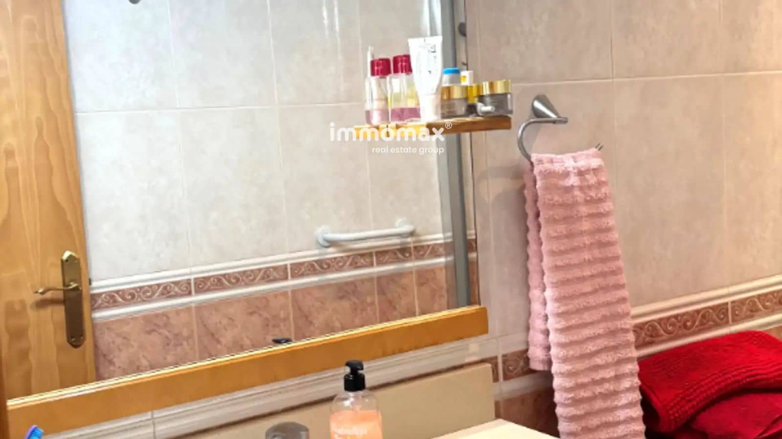 3 bedroom Flat for sale in Cornella de Llobregat - € 196,000 (Ref: 9739141)