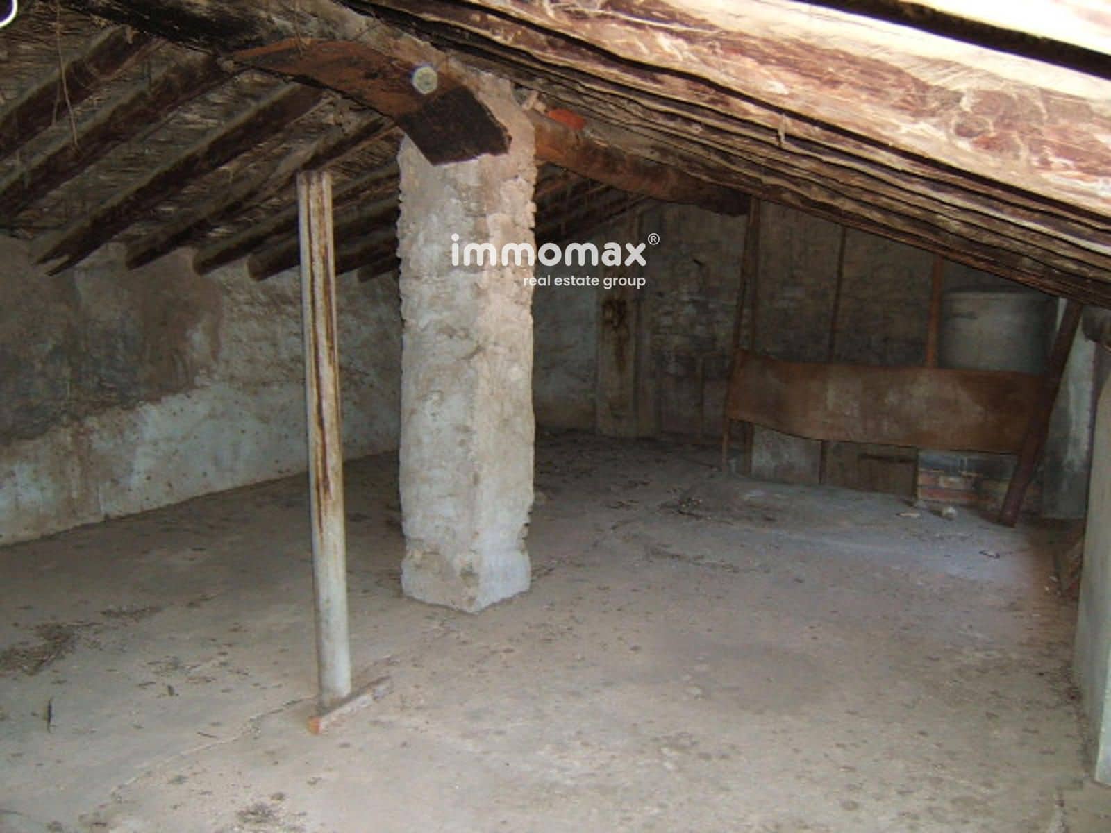 Villa til salgs i Pauls med garasje - € 56 000 (Ref: 9756724)