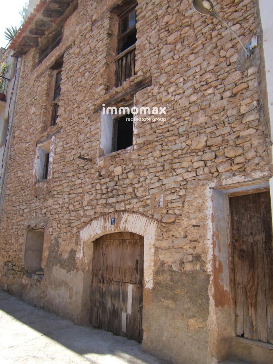 Villa til salgs i Pauls med garasje - € 56 000 (Ref: 9756724)