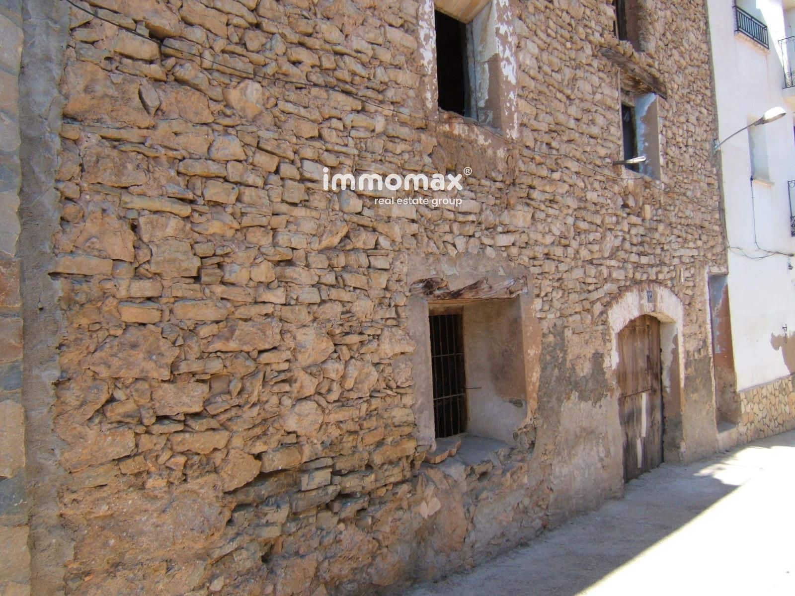 Villa til salgs i Pauls med garasje - € 56 000 (Ref: 9756724)