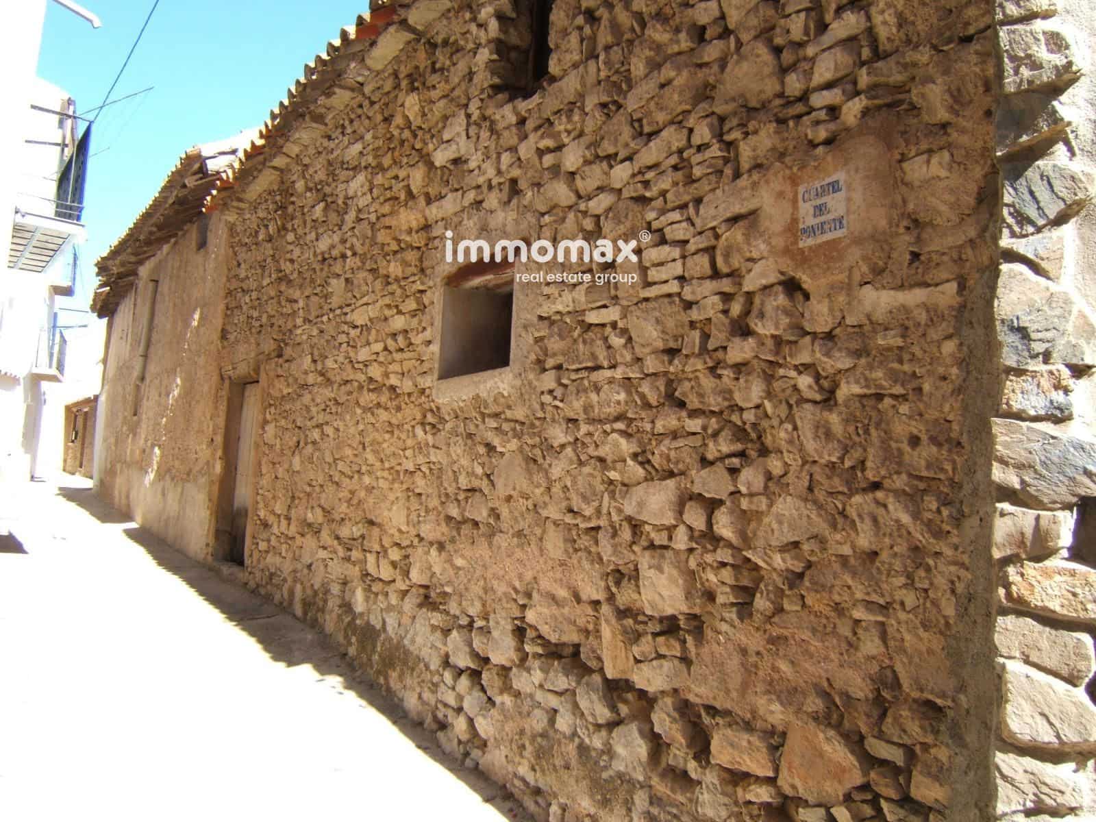 Villa til salgs i Pauls med garasje - € 56 000 (Ref: 9756724)