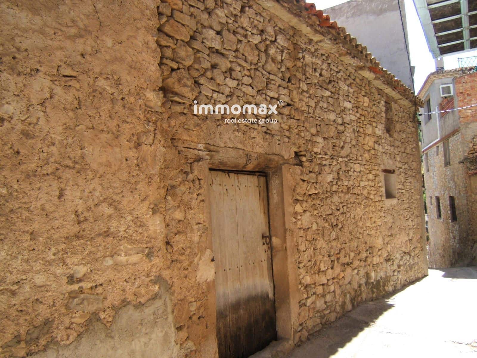 Villa til salgs i Pauls med garasje - € 56 000 (Ref: 9756724)