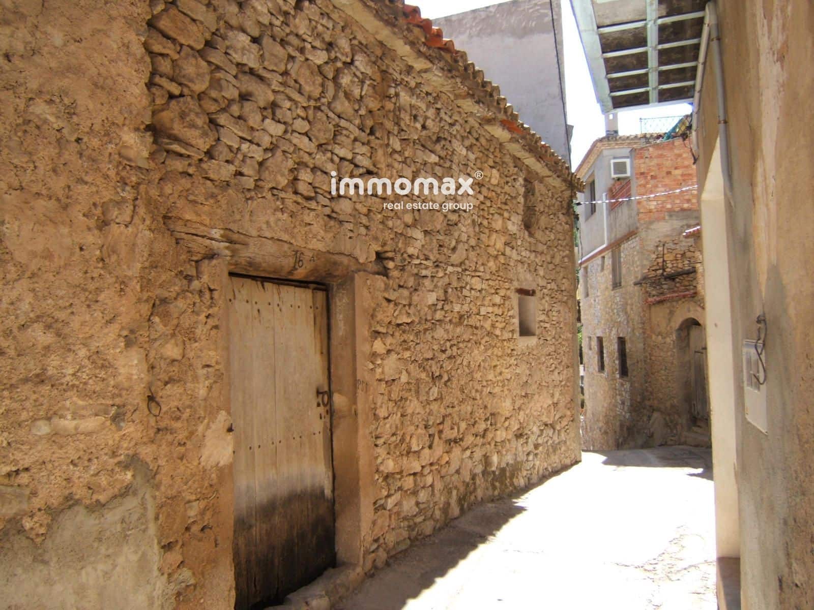 Villa til salgs i Pauls med garasje - € 56 000 (Ref: 9756724)