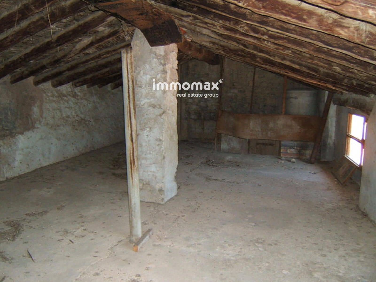 Villa til salgs i Pauls med garasje - € 56 000 (Ref: 9756724)