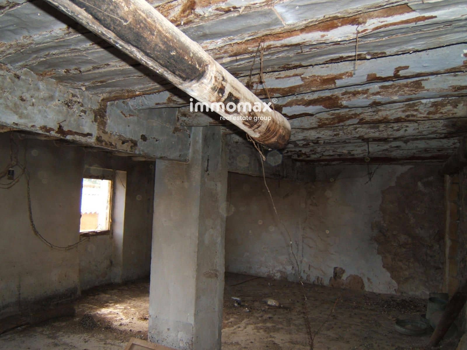 Villa til salgs i Pauls med garasje - € 56 000 (Ref: 9756724)