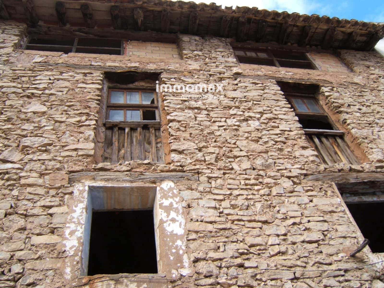 Villa til salgs i Pauls med garasje - € 56 000 (Ref: 9756724)