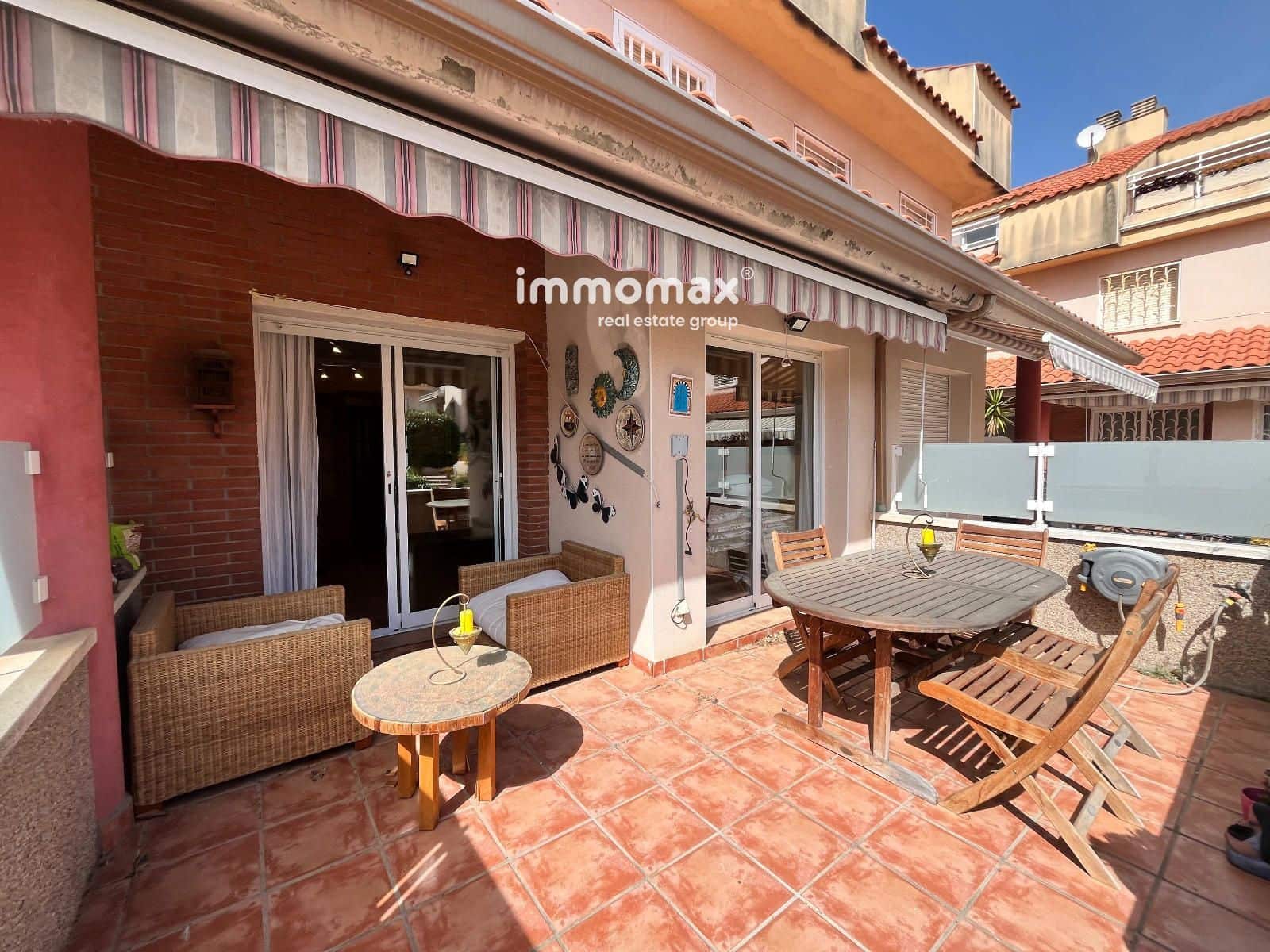 4 bedroom Townhouse for sale in Cubelles with pool garage - € 450,000 (Ref: 9778441)
