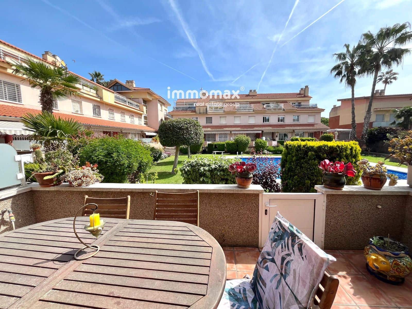 4 bedroom Townhouse for sale in Cubelles with pool garage - € 450,000 (Ref: 9778441)