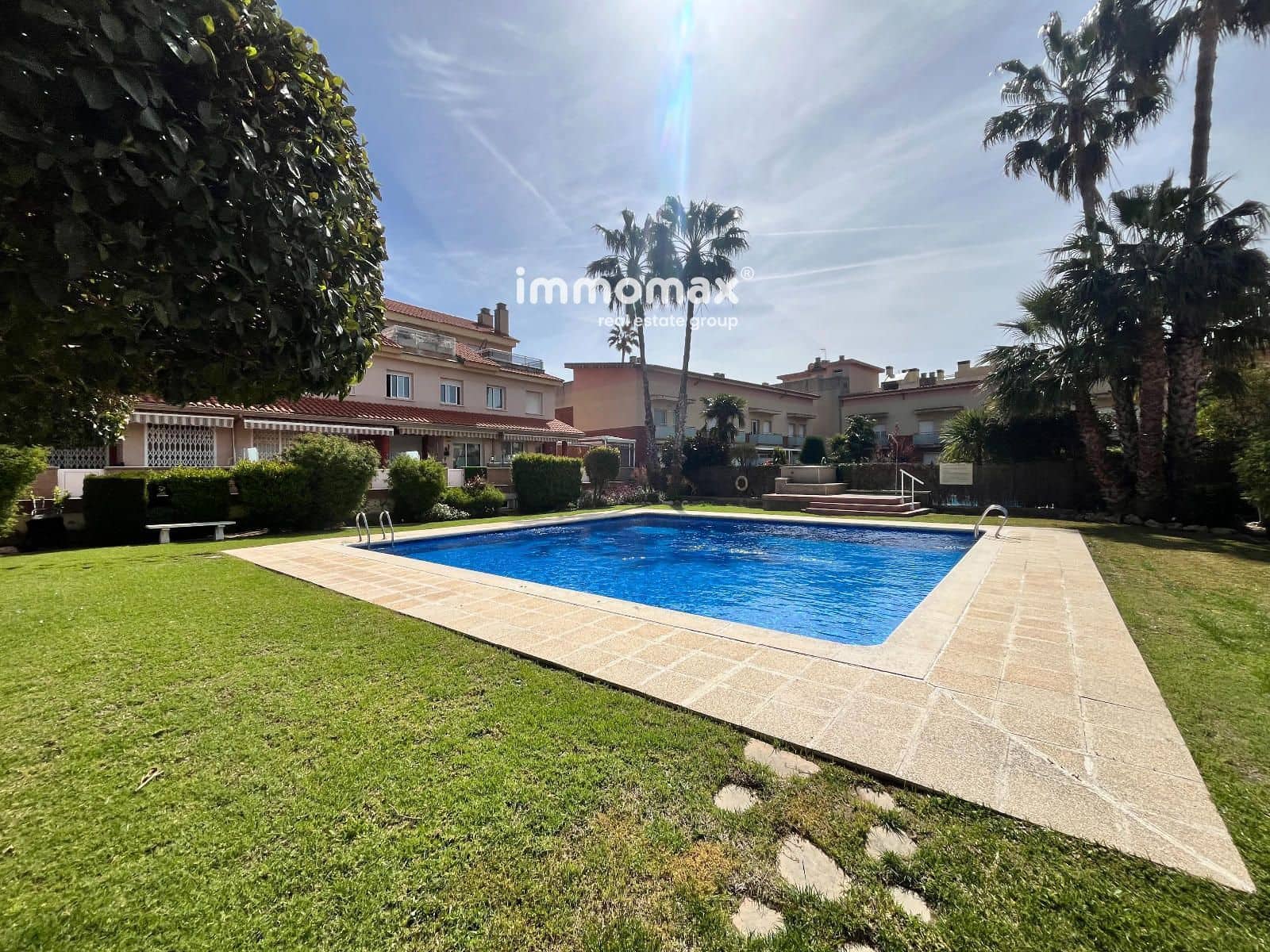 4 bedroom Townhouse for sale in Cubelles with pool garage - € 450,000 (Ref: 9778441)