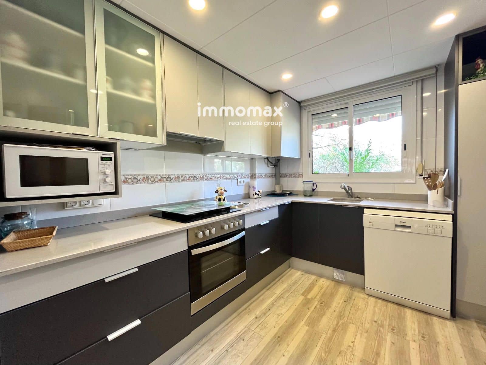 4 bedroom Townhouse for sale in Cubelles with pool garage - € 450,000 (Ref: 9778441)