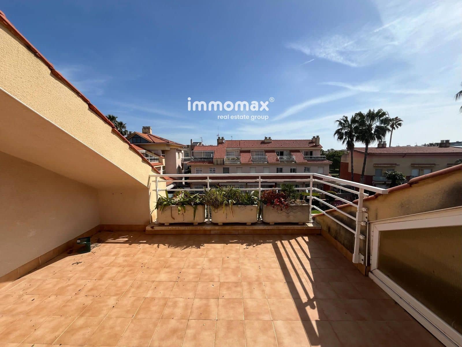 4 bedroom Townhouse for sale in Cubelles with pool garage - € 450,000 (Ref: 9778441)