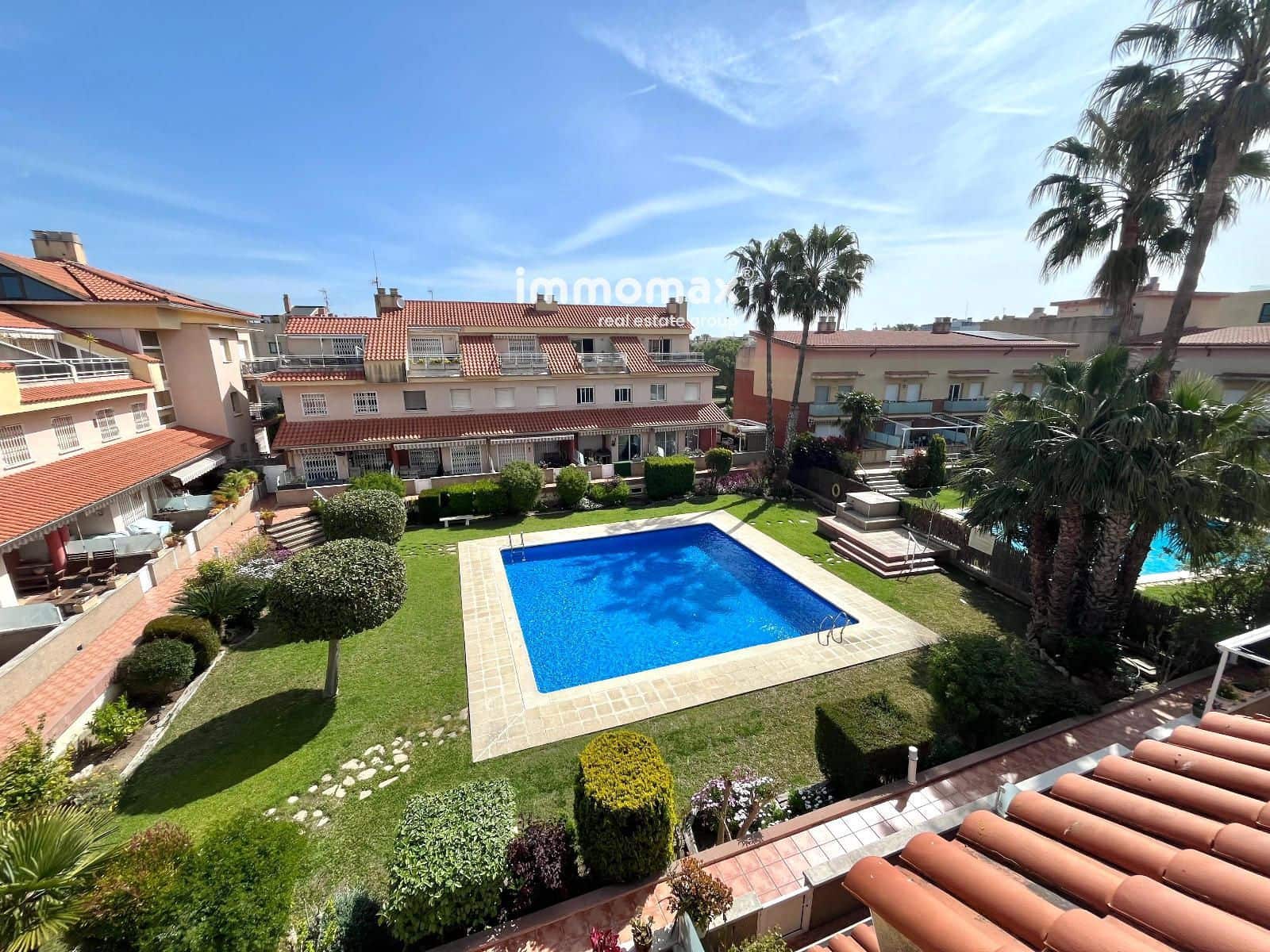 4 bedroom Townhouse for sale in Cubelles with pool garage - € 450,000 (Ref: 9778441)