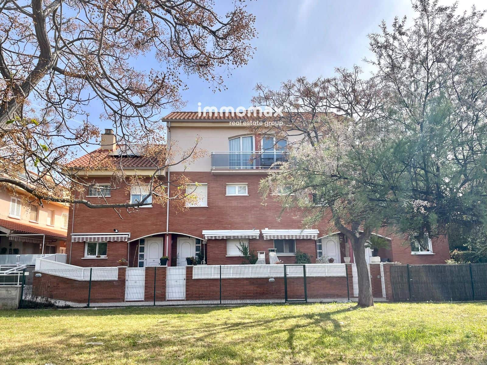 4 bedroom Townhouse for sale in Cubelles with pool garage - € 450,000 (Ref: 9778441)