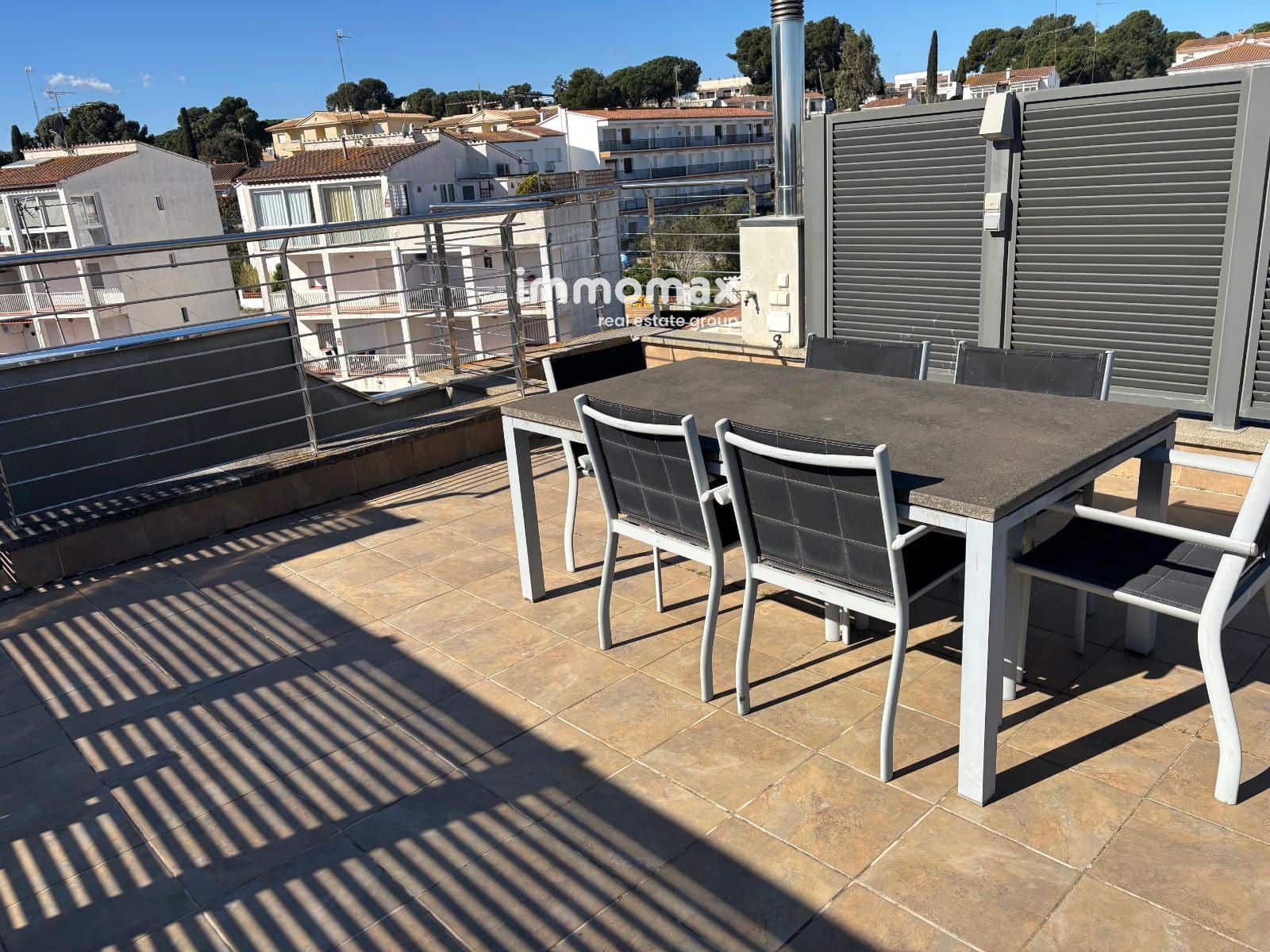 2 bedroom Flat for sale in L'Escala with garage - € 325,000 (Ref: 9780790)