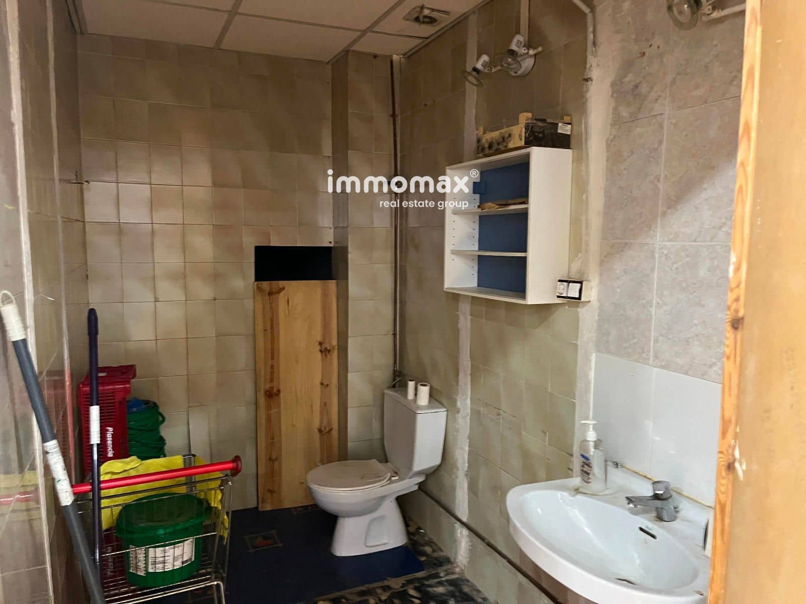 Commercieel te koop in Sabadell - € 165.000 (Ref: 9787728)