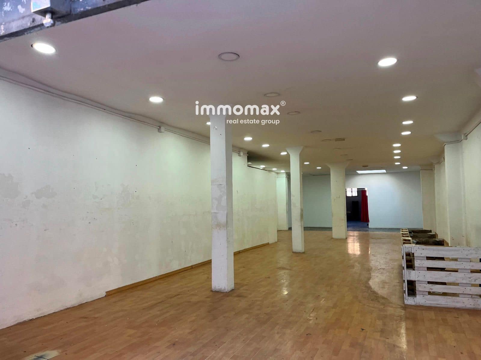 Commercieel te koop in Sabadell - € 165.000 (Ref: 9787728)