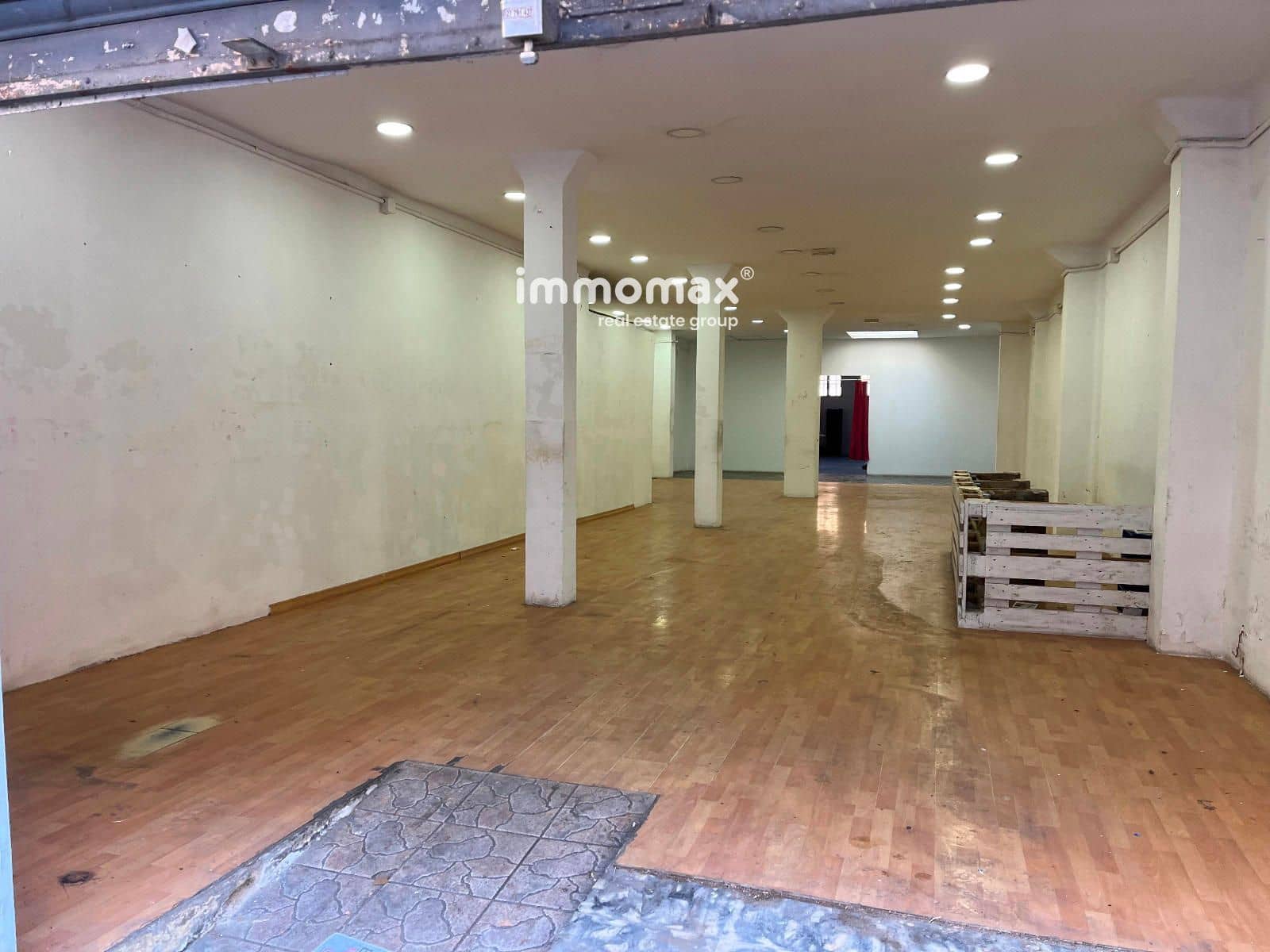 Commercieel te koop in Sabadell - € 165.000 (Ref: 9787728)