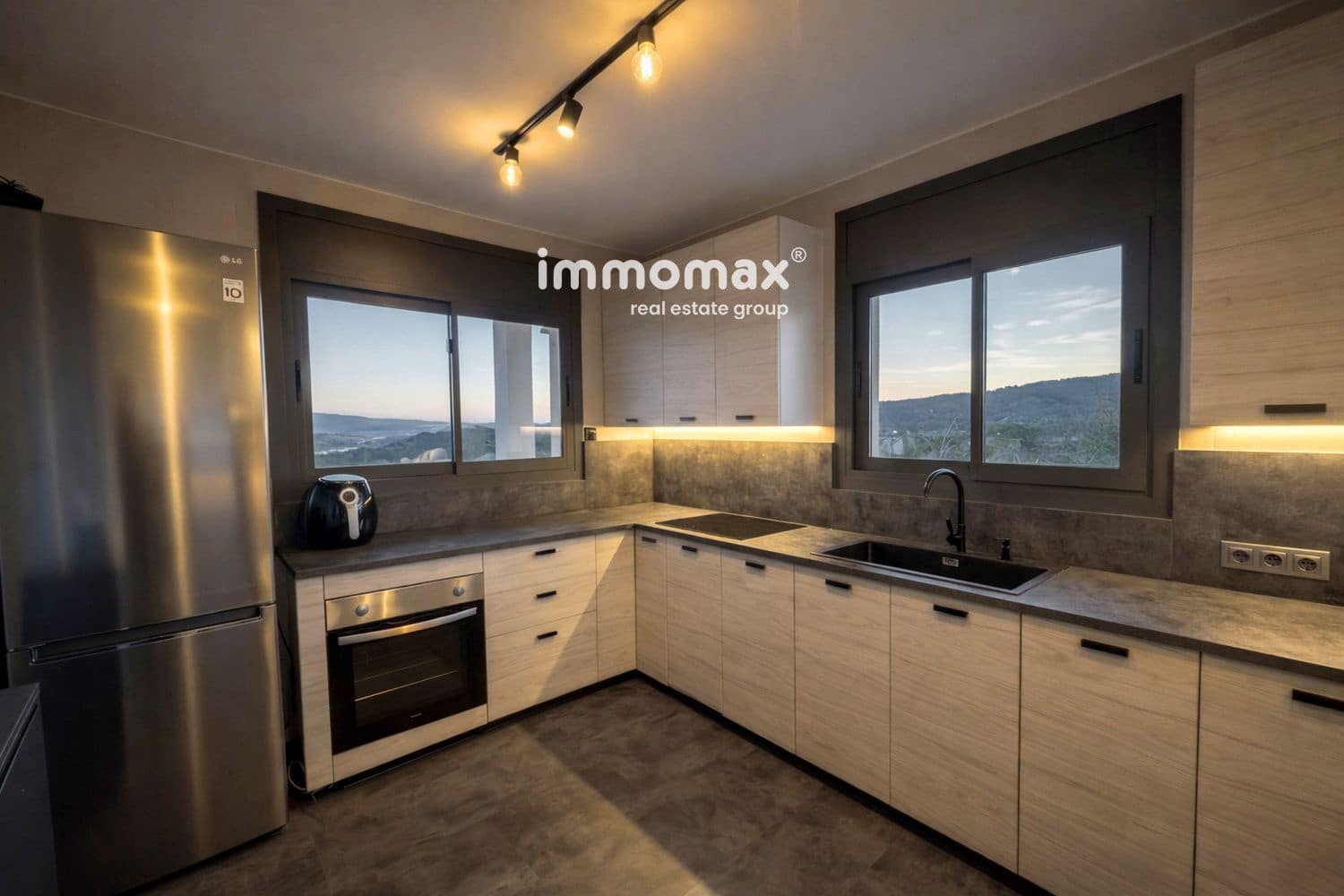 4 chambre Villa/Maison à vendre à Gualba avec garage - 449 000 € (Ref: 9821181)