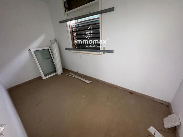4 Zimmer Villa zu verkaufen in Vallirana - 270.000 € (Ref: 9828023)