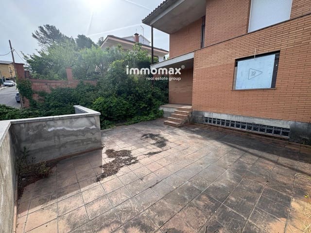 4 Zimmer Villa zu verkaufen in Vallirana - 270.000 € (Ref: 9828023)