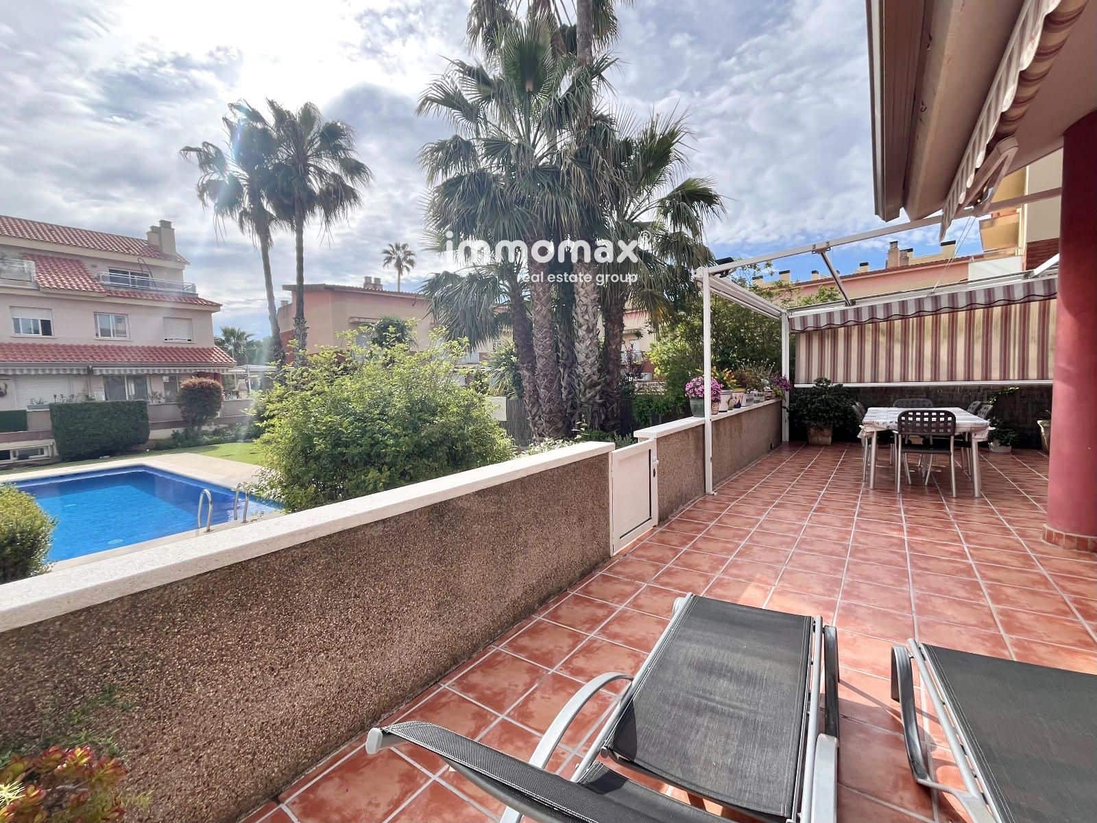 4 bedroom Townhouse for sale in Cubelles with pool garage - € 560,000 (Ref: 9833025)