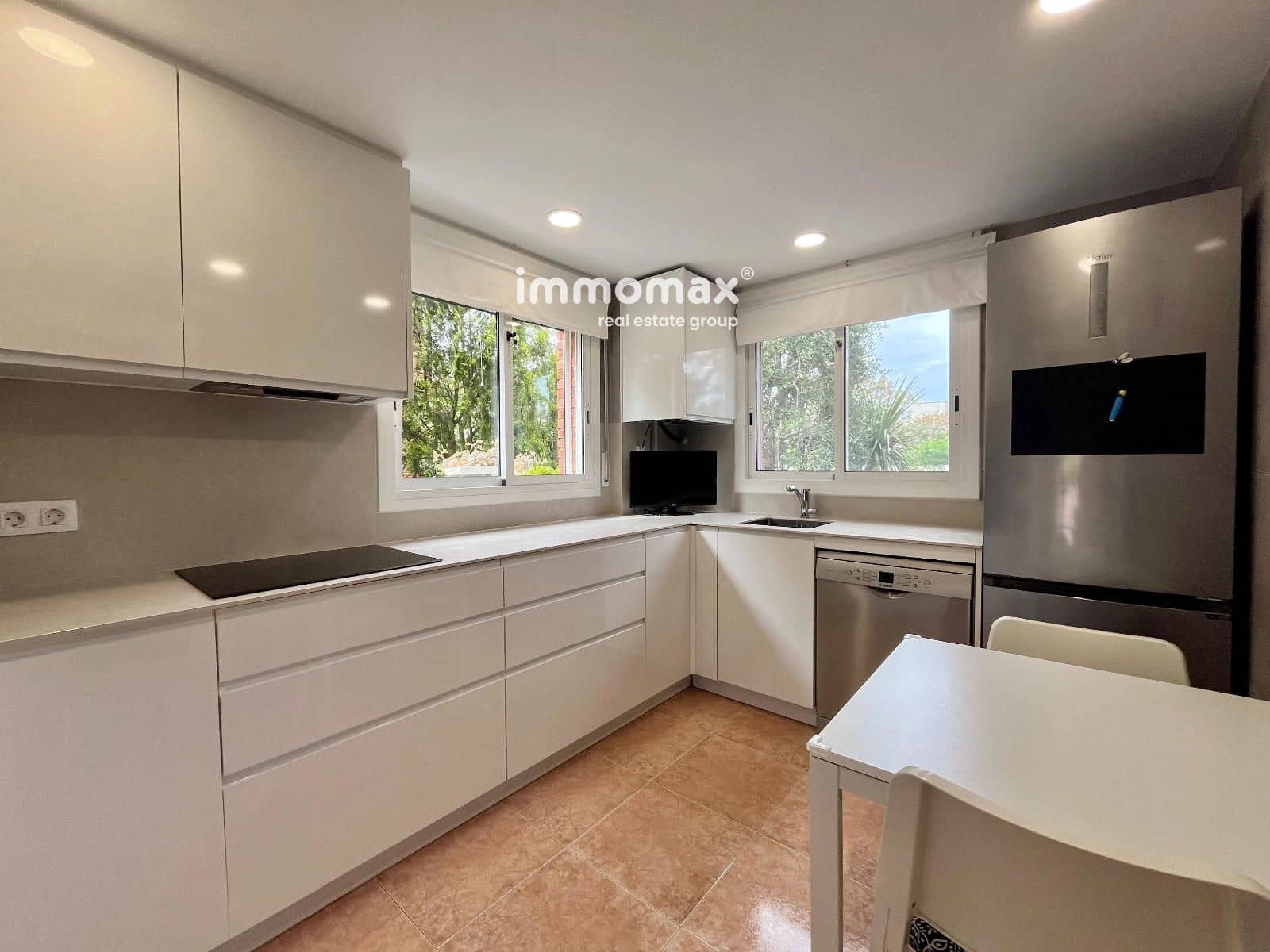4 bedroom Townhouse for sale in Cubelles with pool garage - € 560,000 (Ref: 9833025)