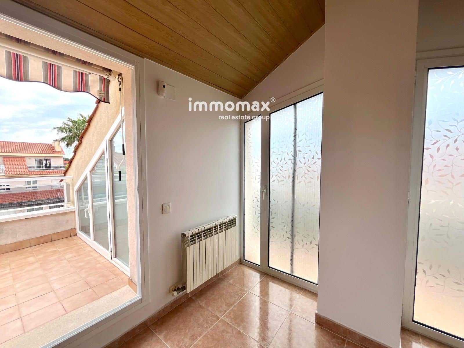 4 bedroom Townhouse for sale in Cubelles with pool garage - € 560,000 (Ref: 9833025)