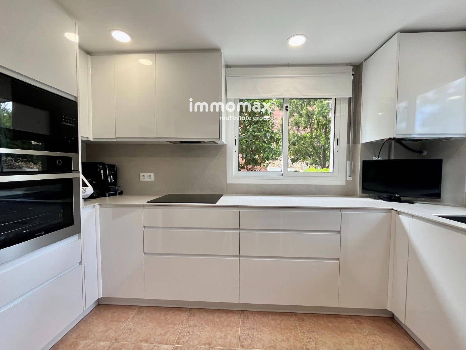 4 bedroom Townhouse for sale in Cubelles with pool garage - € 560,000 (Ref: 9833025)