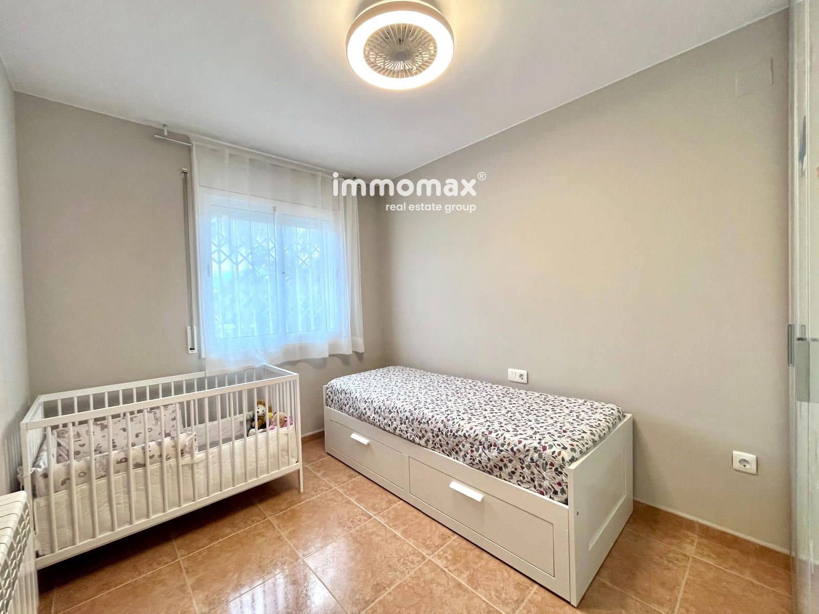 4 bedroom Townhouse for sale in Cubelles with pool garage - € 560,000 (Ref: 9833025)