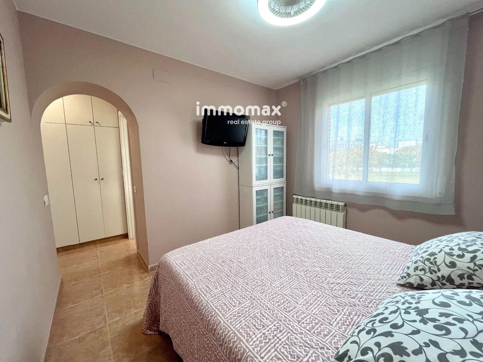 4 bedroom Townhouse for sale in Cubelles with pool garage - € 560,000 (Ref: 9833025)