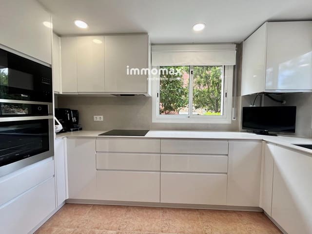 4 quarto Casa em Banda para venda em Cubelles com piscina garagem - 560 000 € (Ref: 9833025)