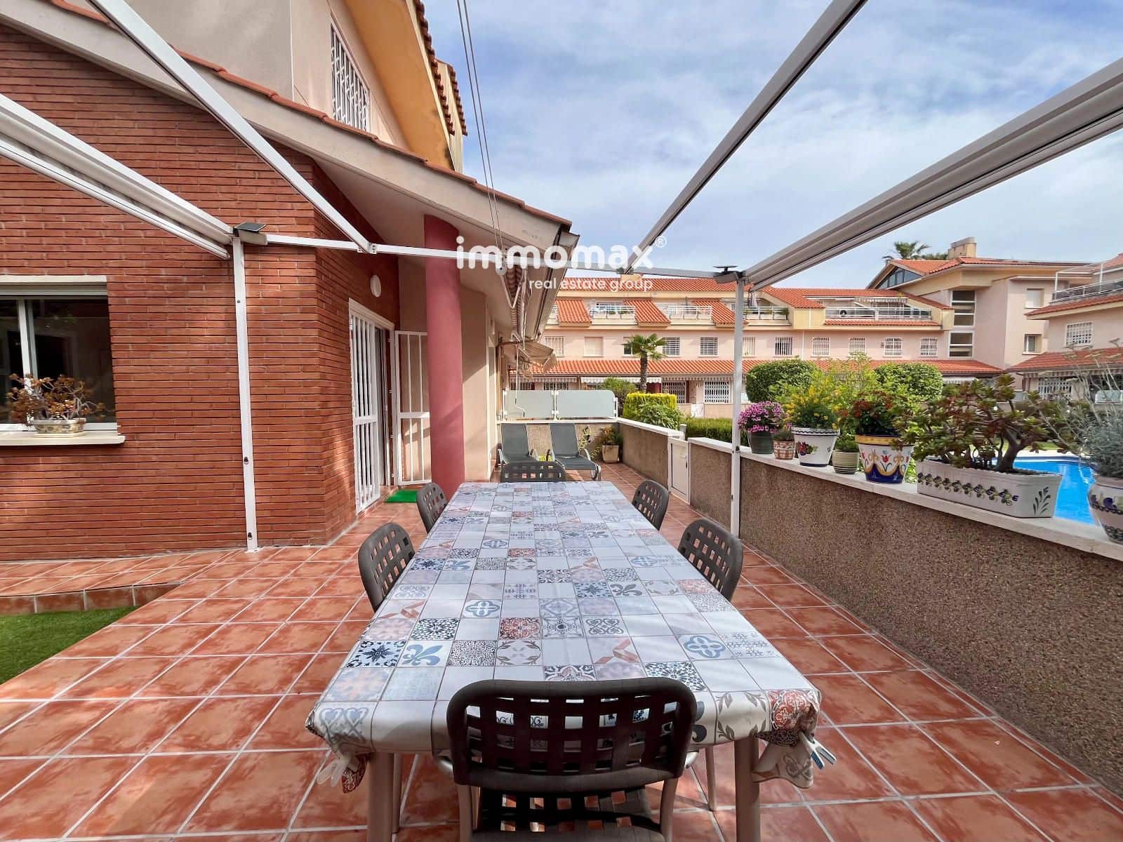 4 bedroom Townhouse for sale in Cubelles with pool garage - € 560,000 (Ref: 9833025)