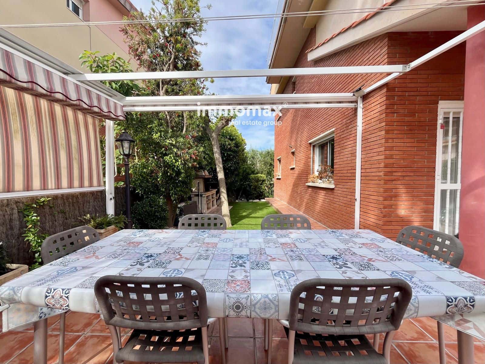 4 bedroom Townhouse for sale in Cubelles with pool garage - € 560,000 (Ref: 9833025)