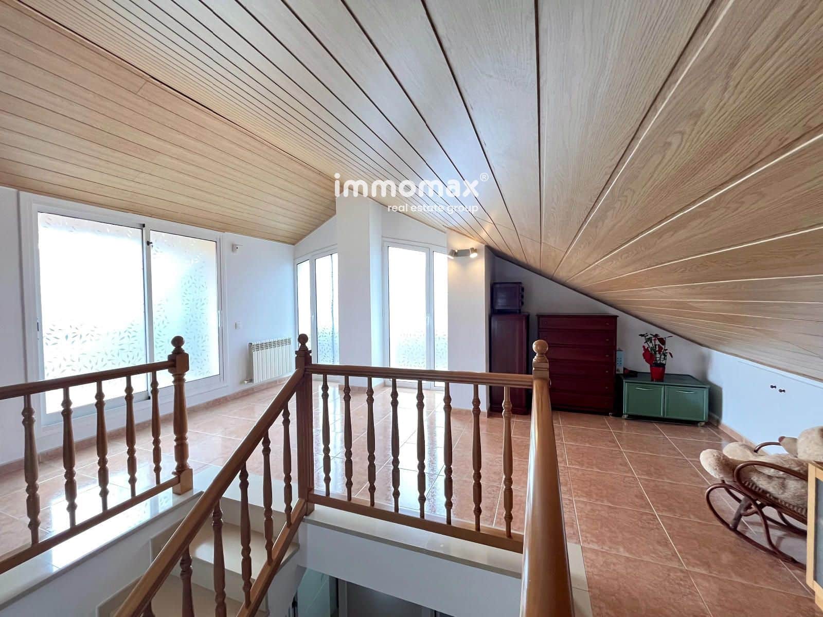 4 bedroom Townhouse for sale in Cubelles with pool garage - € 560,000 (Ref: 9833025)