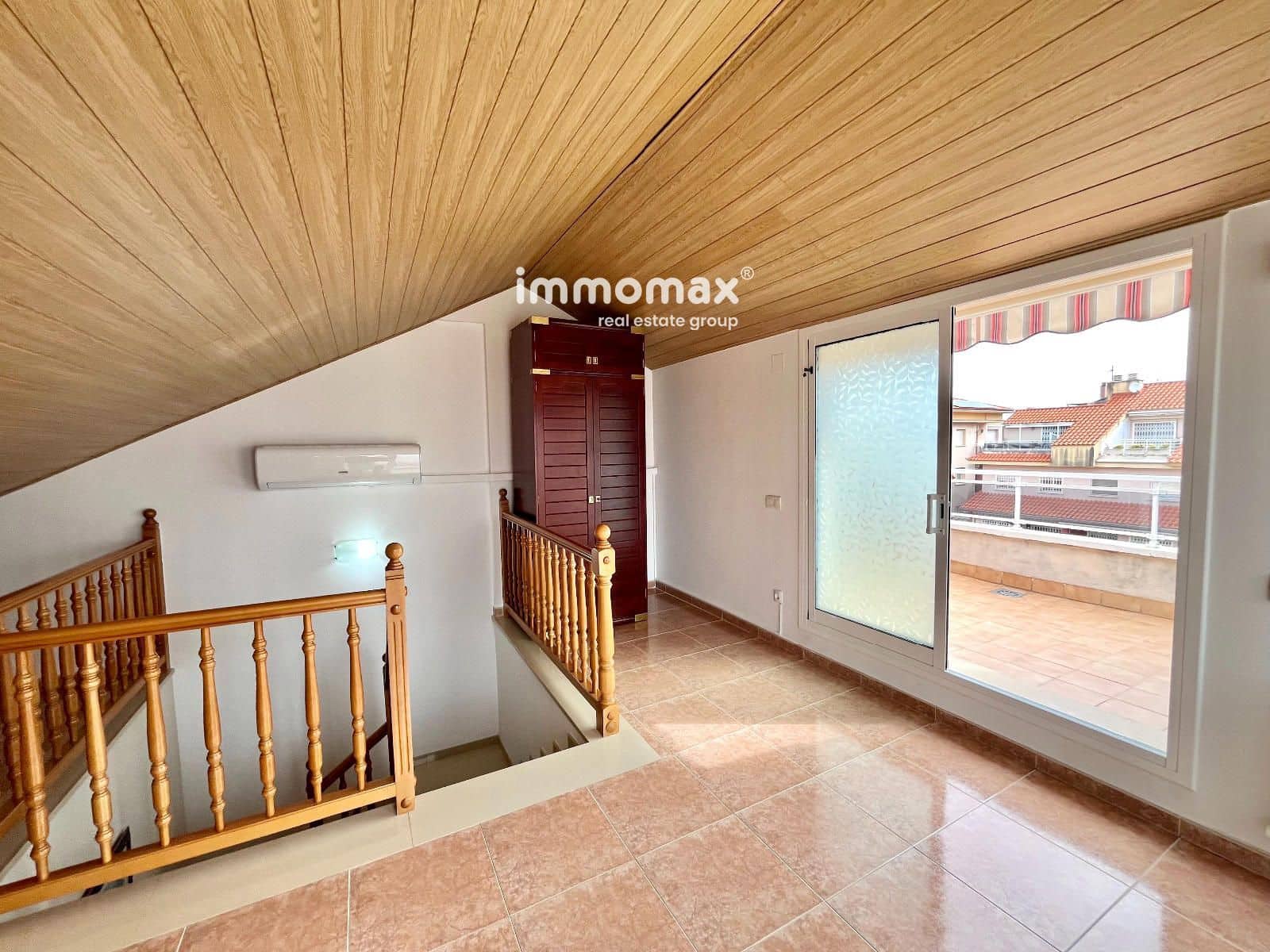 4 bedroom Townhouse for sale in Cubelles with pool garage - € 560,000 (Ref: 9833025)