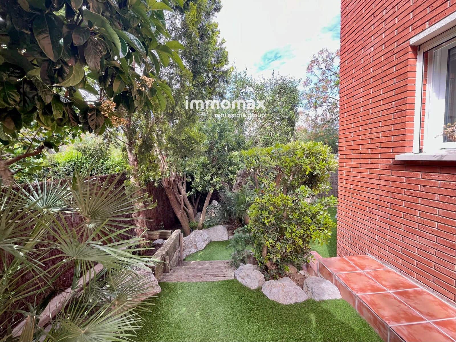 4 bedroom Townhouse for sale in Cubelles with pool garage - € 560,000 (Ref: 9833025)