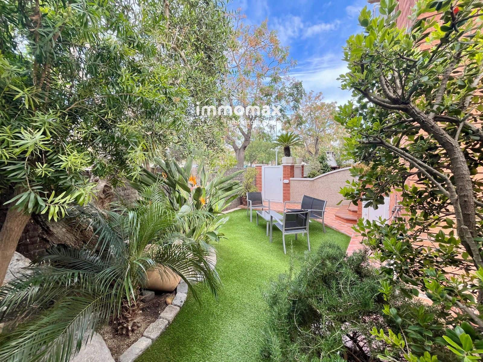 4 bedroom Townhouse for sale in Cubelles with pool garage - € 560,000 (Ref: 9833025)