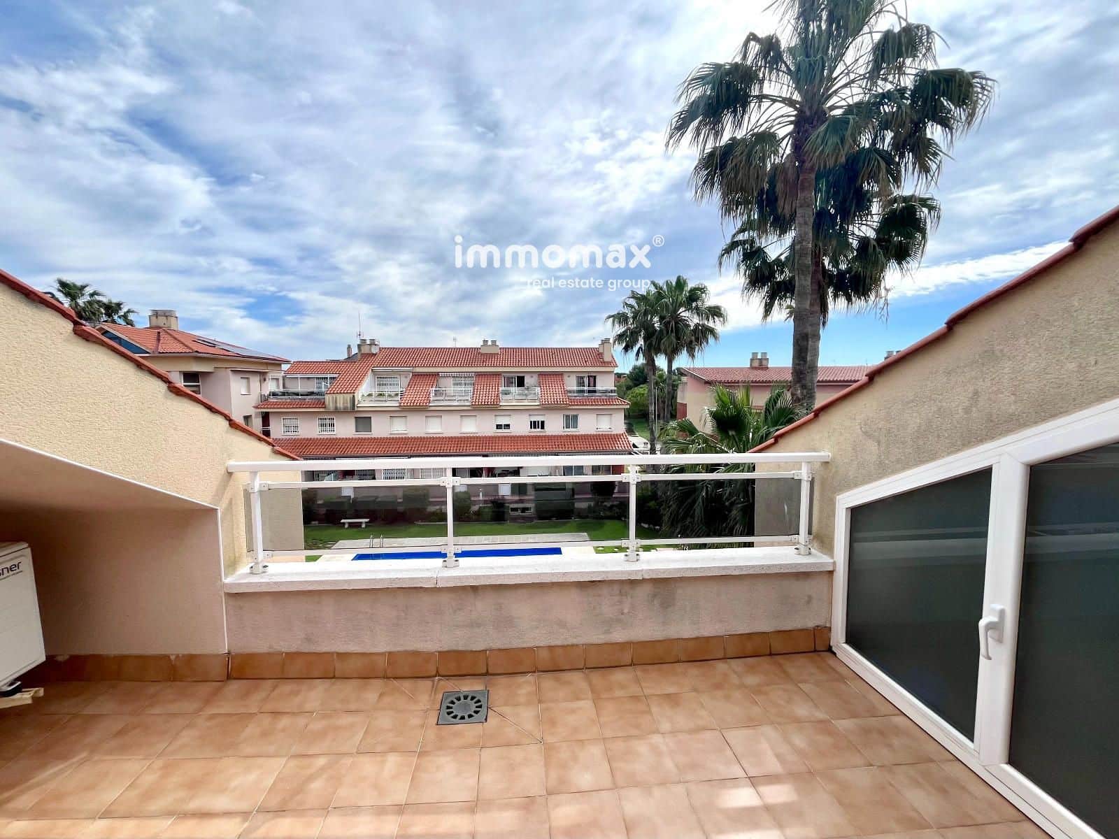 4 bedroom Townhouse for sale in Cubelles with pool garage - € 560,000 (Ref: 9833025)