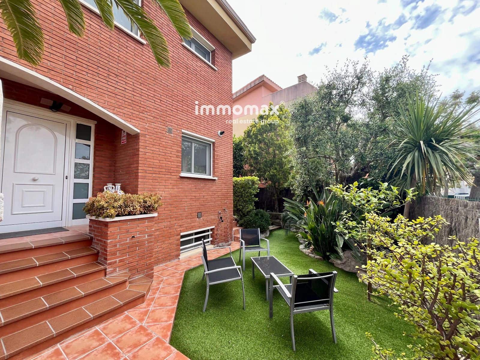 4 bedroom Townhouse for sale in Cubelles with pool garage - € 560,000 (Ref: 9833025)