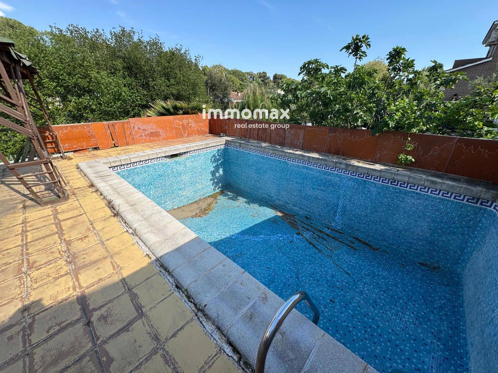 5 bedroom Villa for sale in Santa Eulalia de Roncana with pool garage - € 329,000 (Ref: 9836758)