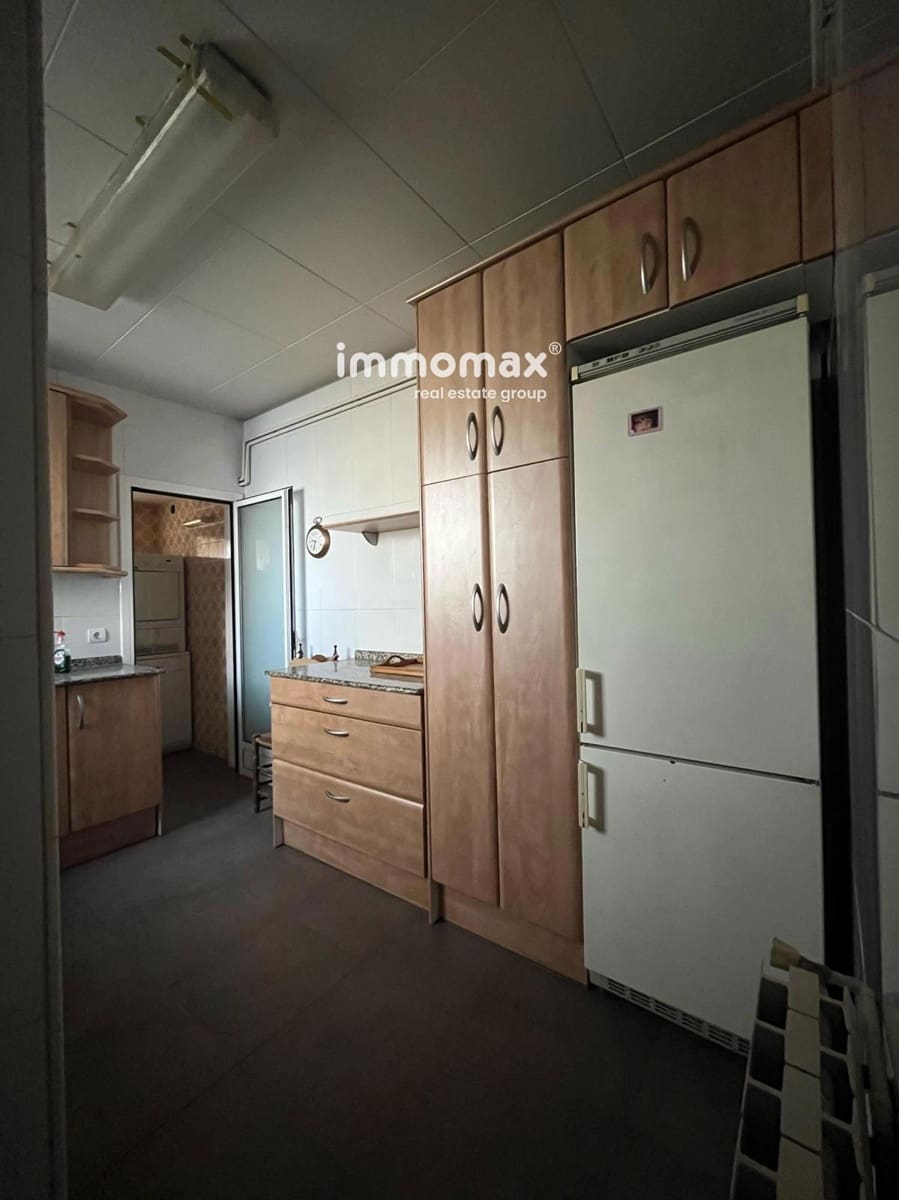 4 bedroom Flat for sale in Sant Boi de Llobregat - € 275,000 (Ref: 9838270)