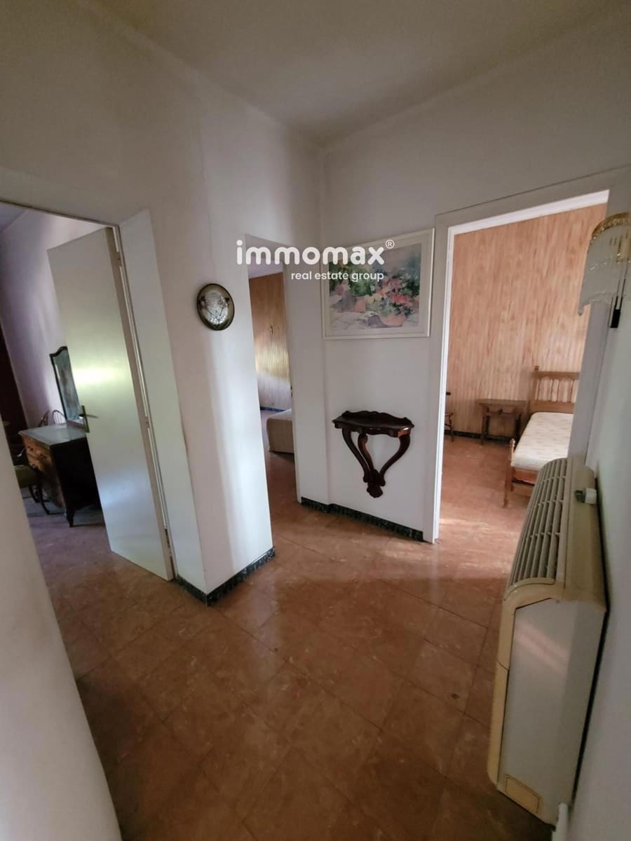 4 bedroom Flat for sale in Sant Boi de Llobregat - € 275,000 (Ref: 9838270)